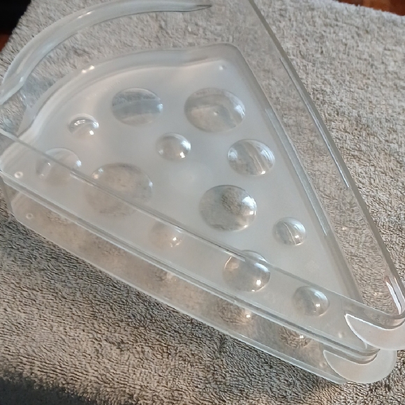 Tupperware Red Pie Slice Container - Picture 2 of 3